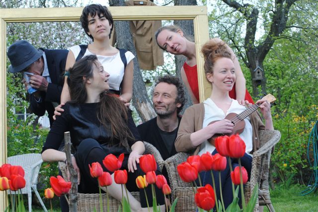 Zufall gruppenbild mit tulpen